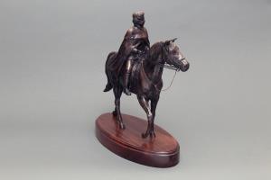 Photo gallery for Maquette of the statue Elizabeth II photo 4