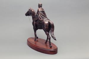 Photo gallery for Maquette of the statue Elizabeth II photo 8