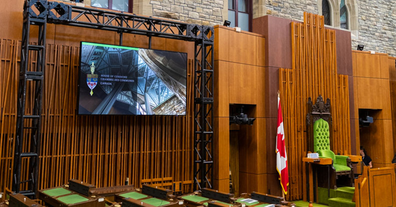 Photo of the new screen installed in the House of Commons Chamber to allow Members in the House to see their colleagues participating remotely