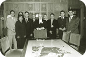 Speaker Milliken welcomes participants to the Parliamentary Officers' Study program, November 2005